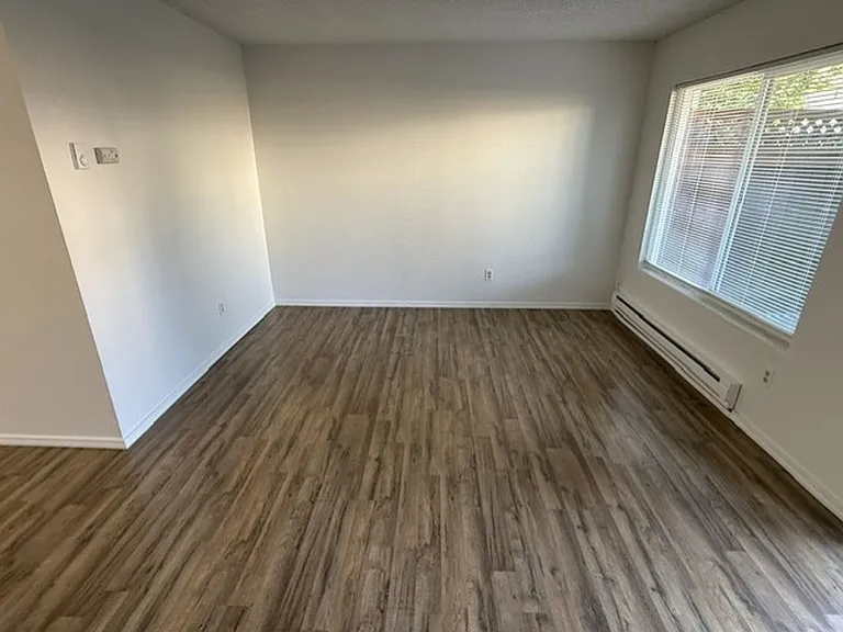 2512 Bayview Apartments — Photo 3