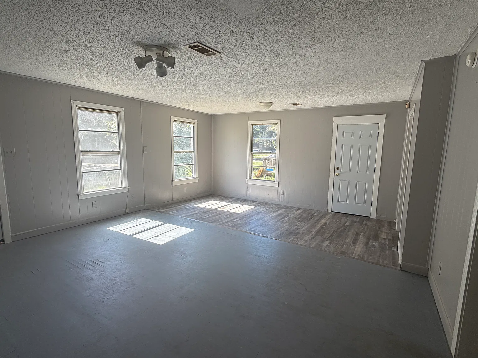2 bed, 975 sqft, $600 — Photo 2