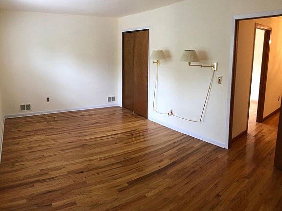 4th image of 21 Rosewood Ter #1