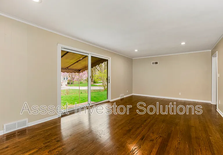 8400 State Line Rd — Photo 6