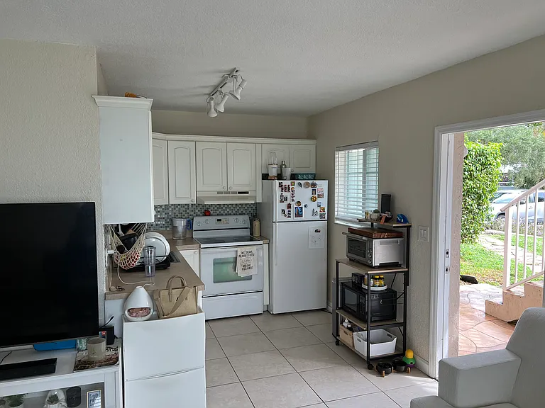 709 SW 4th St — Photo 5