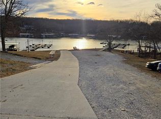 28672 Mistletoe Ave, Warsaw, MO 65355