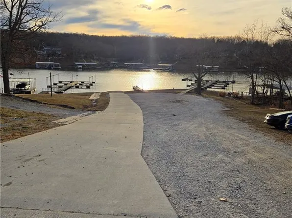 28672 Mistletoe Ave, Warsaw, MO 65355