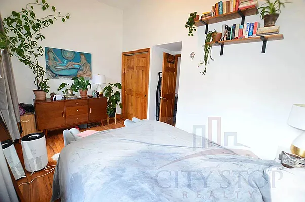 Rented by City Stop Realty | media 4