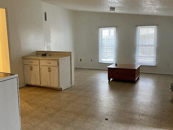 2nd image of 505 E Illinois Ave