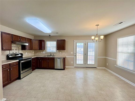 4th image of 1528 Hamilton Hills Dr