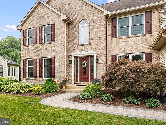3rd image of 109 Beacon Ct