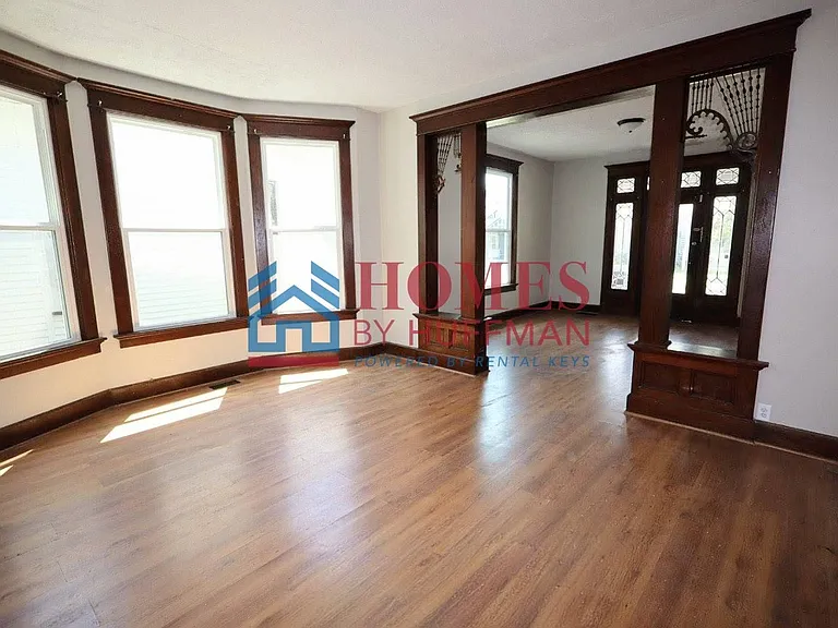 610 E Gum St — Photo 6