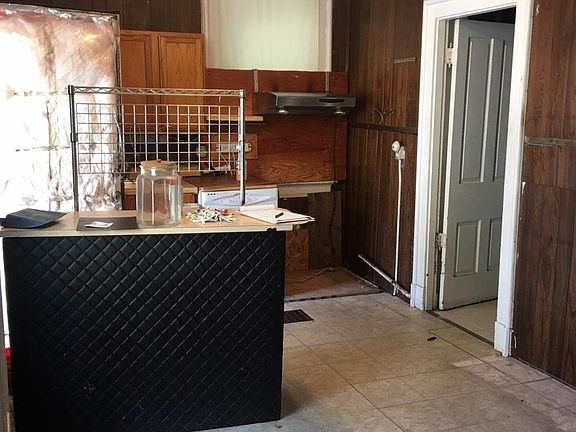 5th image of 1801 Carll St