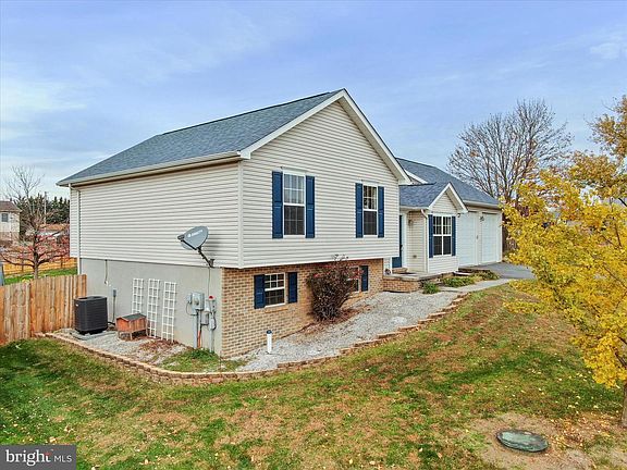 3rd image of 1449 Mallard Dr E Lot 72