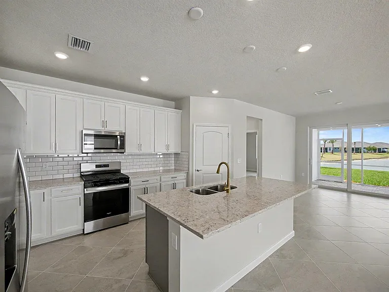 14172 SW Incarnadine Ln — Photo 2