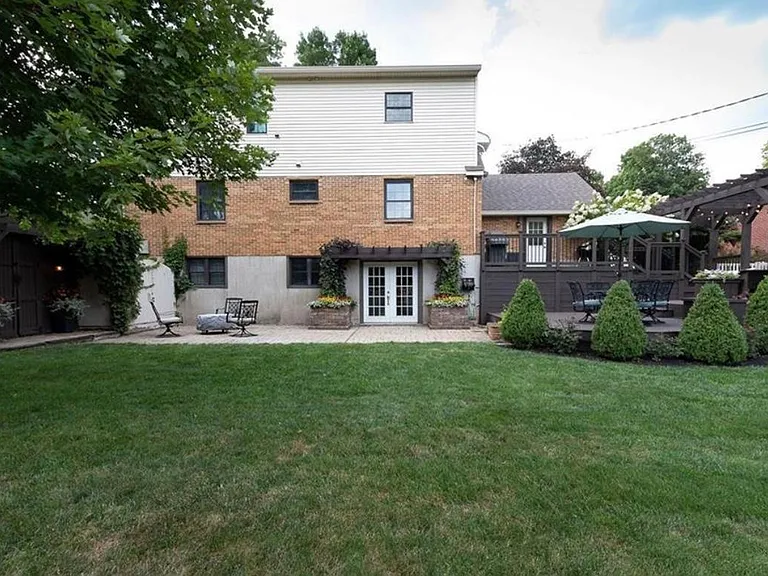 256 Castle Dr — Photo 47