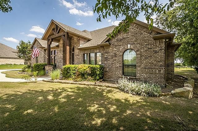 1st image of 2829 Forest Dr