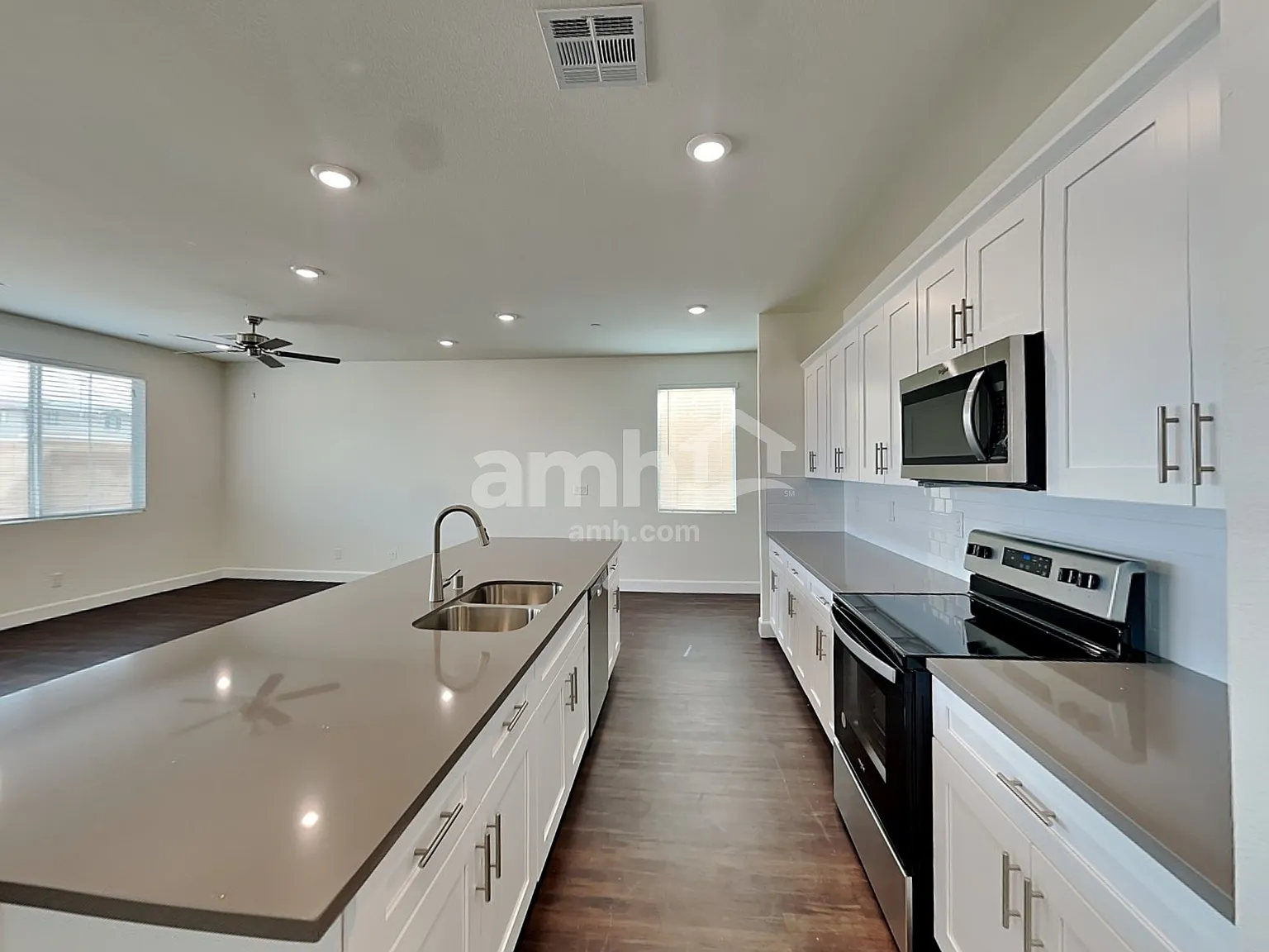 4 bed, 2.5 bath, 2144 sqft, $2,530 — Photo 3