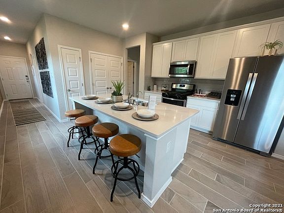 4th image of 10810 Fox Trot Way