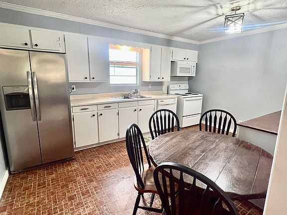 5th image of 4904 Robin Dr