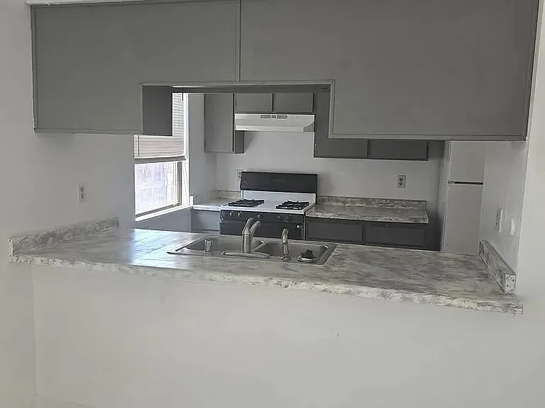 320 Geraldine Loop SE #A — Photo 11
