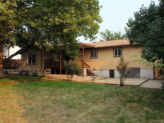 3rd image of 631 Evergreen Ln