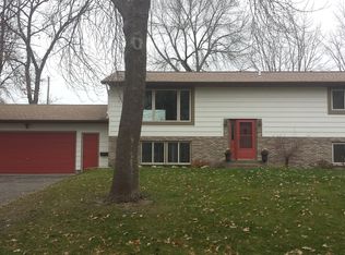 1037 Hamlet Dr S, Avon, MN 56310