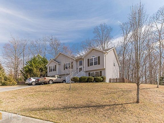 3rd image of 3563 Silver Creek Dr