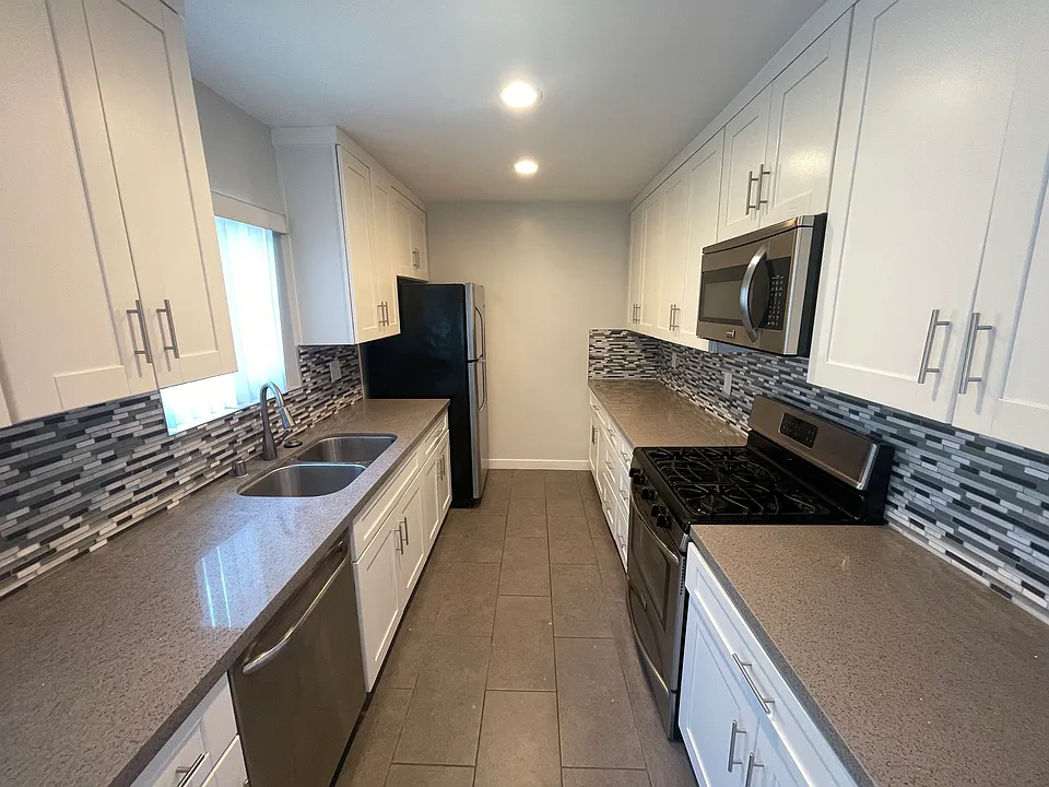 509 N Kings Rd #10