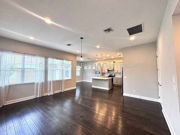 5th image of 13808 Chauvin Ave