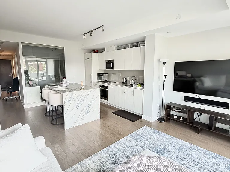 330 Richmond St W #609 — Photo 14