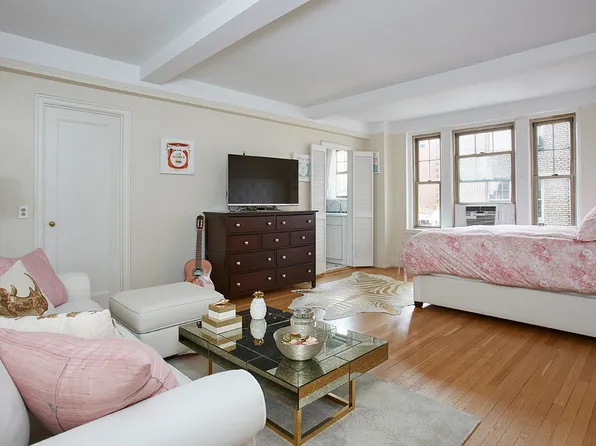 299 West 12th Street image 1 of 4