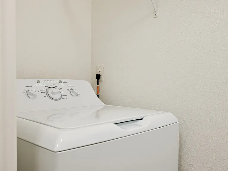 Haven Lake Oswego | Washer & Dryer