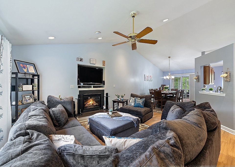 2nd image of 7005 Aspen Ln
