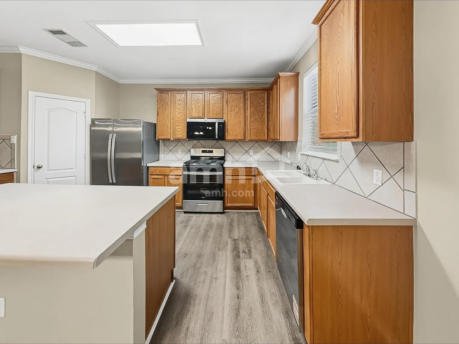4 bed, 2.5 bath, 3296 sqft, $2,645 — Photo 3