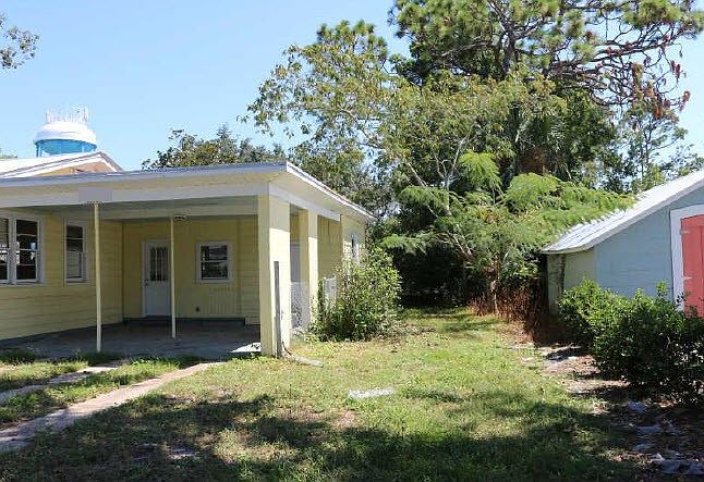 2nd image of 1105 Palm Blvd