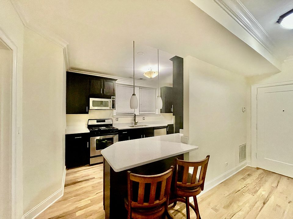 1st image of 6453 N California Ave #3