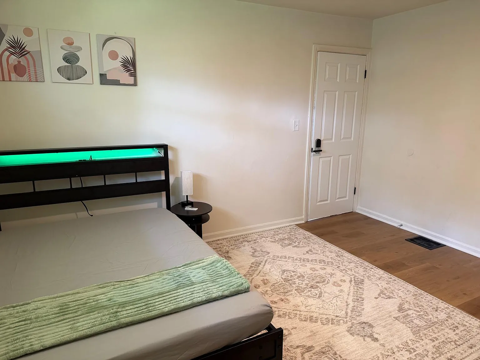 3 bed, 1.0 bath, 1250 sqft, $776 — Photo 3