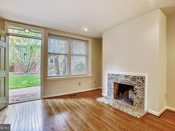 3rd image of 533 Colecroft Ct