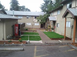 17401 Webster Rd APT 10, Gladstone, OR 97027