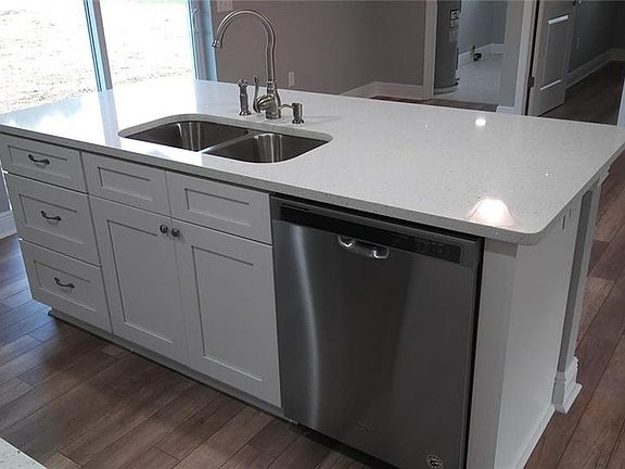 4th image of 4826 Ron Cir
