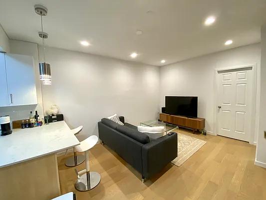 Rented by R New York | media 16