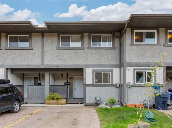 7172 NW Coach Hill Rd SW #122, Calgary, AB T3H 1C8