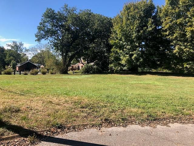 2nd image of 7712 Crestmore Cir