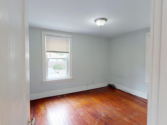 4th image of 938 Smithfield Ave #1