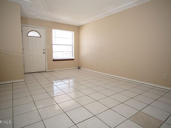 3rd image of 10551 Kinross Ave