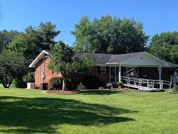 2nd image of 2401 Ridgewood Dr