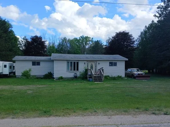 W5577 Willow Rd, Menominee, MI 49858