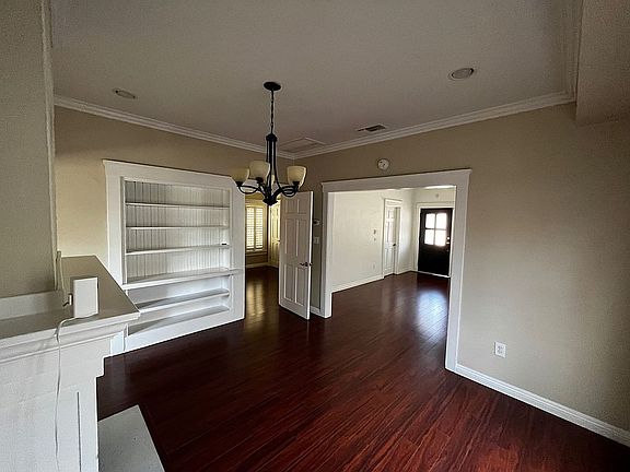 3rd image of 602 E Colorado Blvd