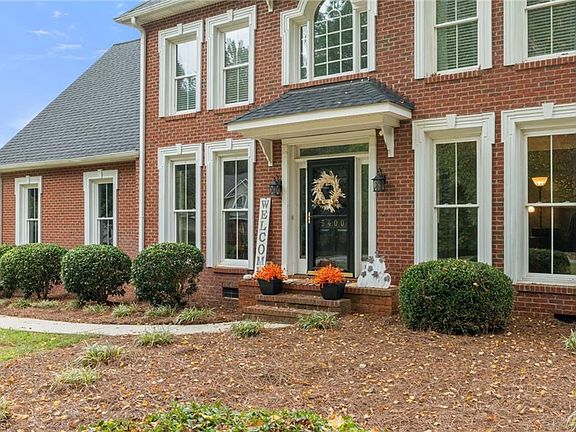 4th image of 5400 Woodvine Dr