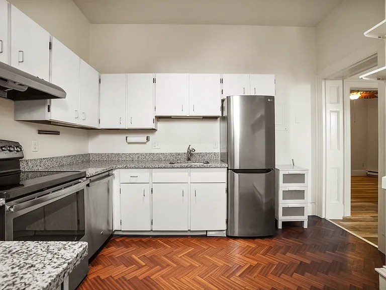 17 Gloucester St #7 — Photo 9