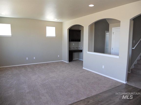 3rd image of 417 Voyage Ave