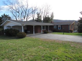 6704 Fair Oaks Rd, Roanoke, VA 24019