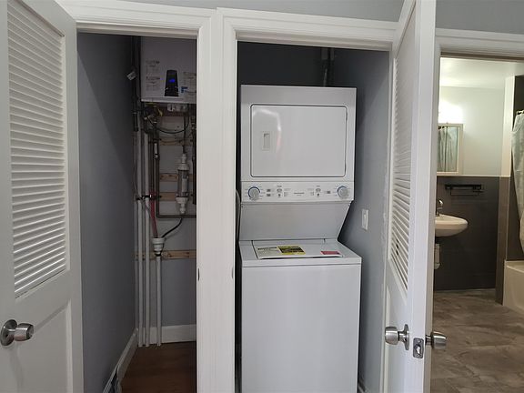 4th image of 100 Griffith St #1R